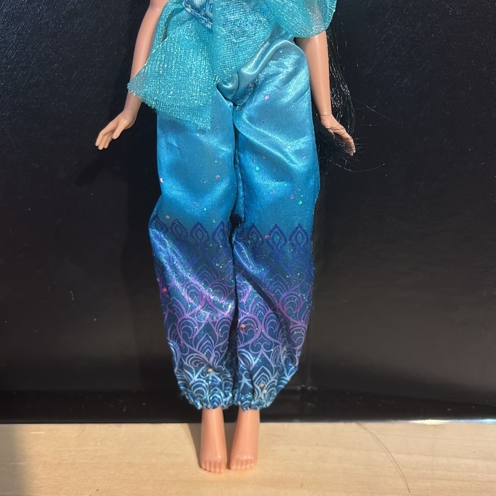 Disney Princess Jasmin Doll from Aladdin - Picture 2 of 4